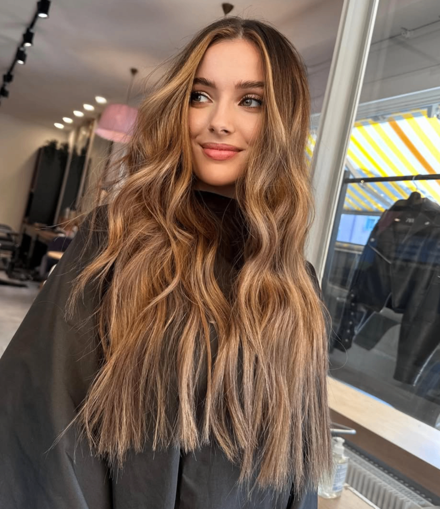 Warme Balayage mit weichen Übergängen und langem Haar bei EGE Coiffeur
